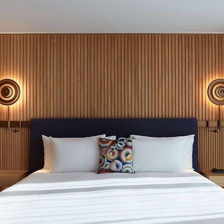 So/ Paris Hotel ภายนอก รูปภาพ A bedroom at the hotel