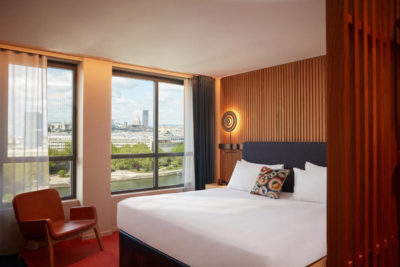 So/ Paris Hotel ภายนอก รูปภาพ A bedroom at the hotel