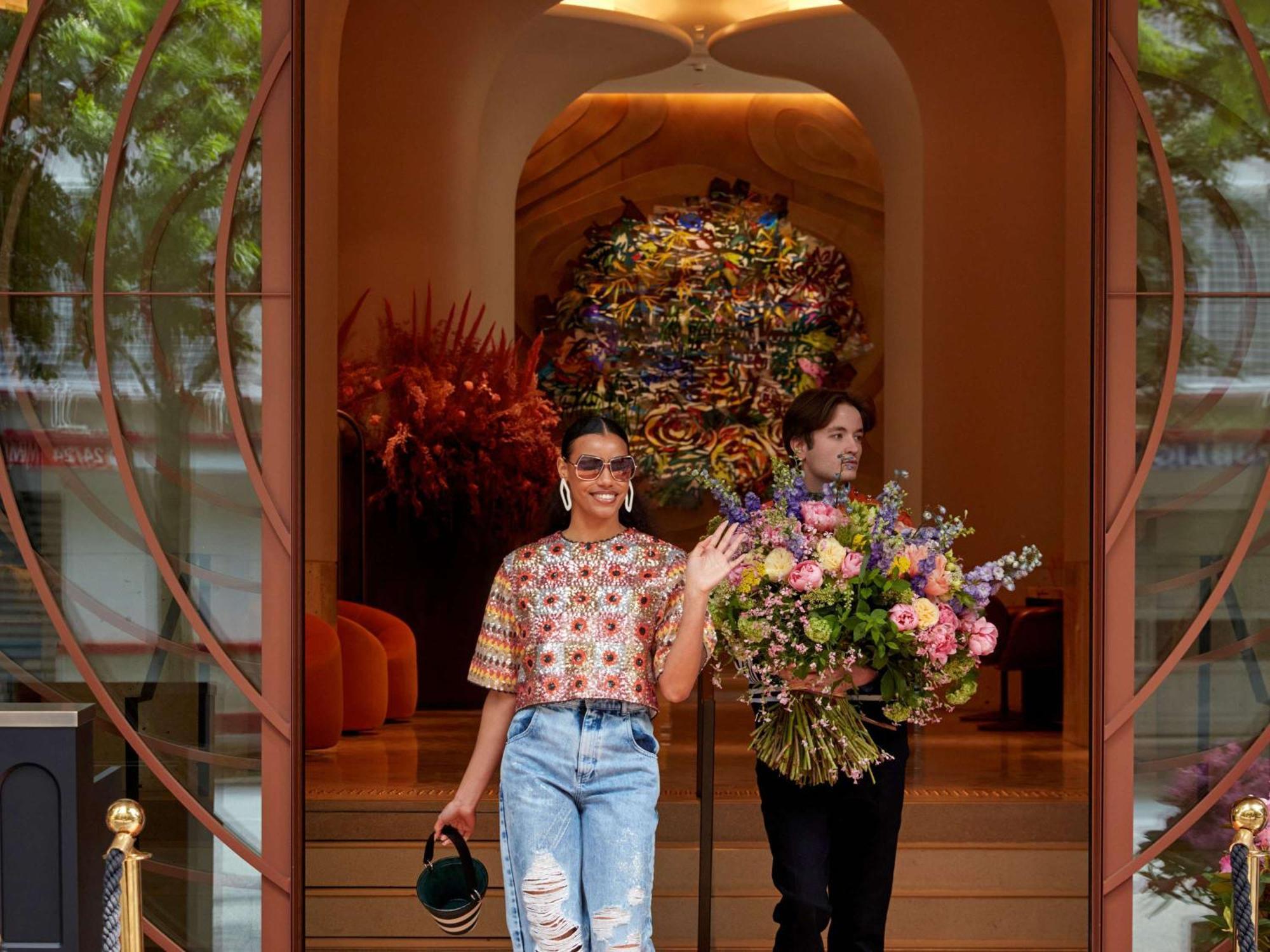 So/ Paris Hotel ภายนอก รูปภาพ The entrance to the hotel