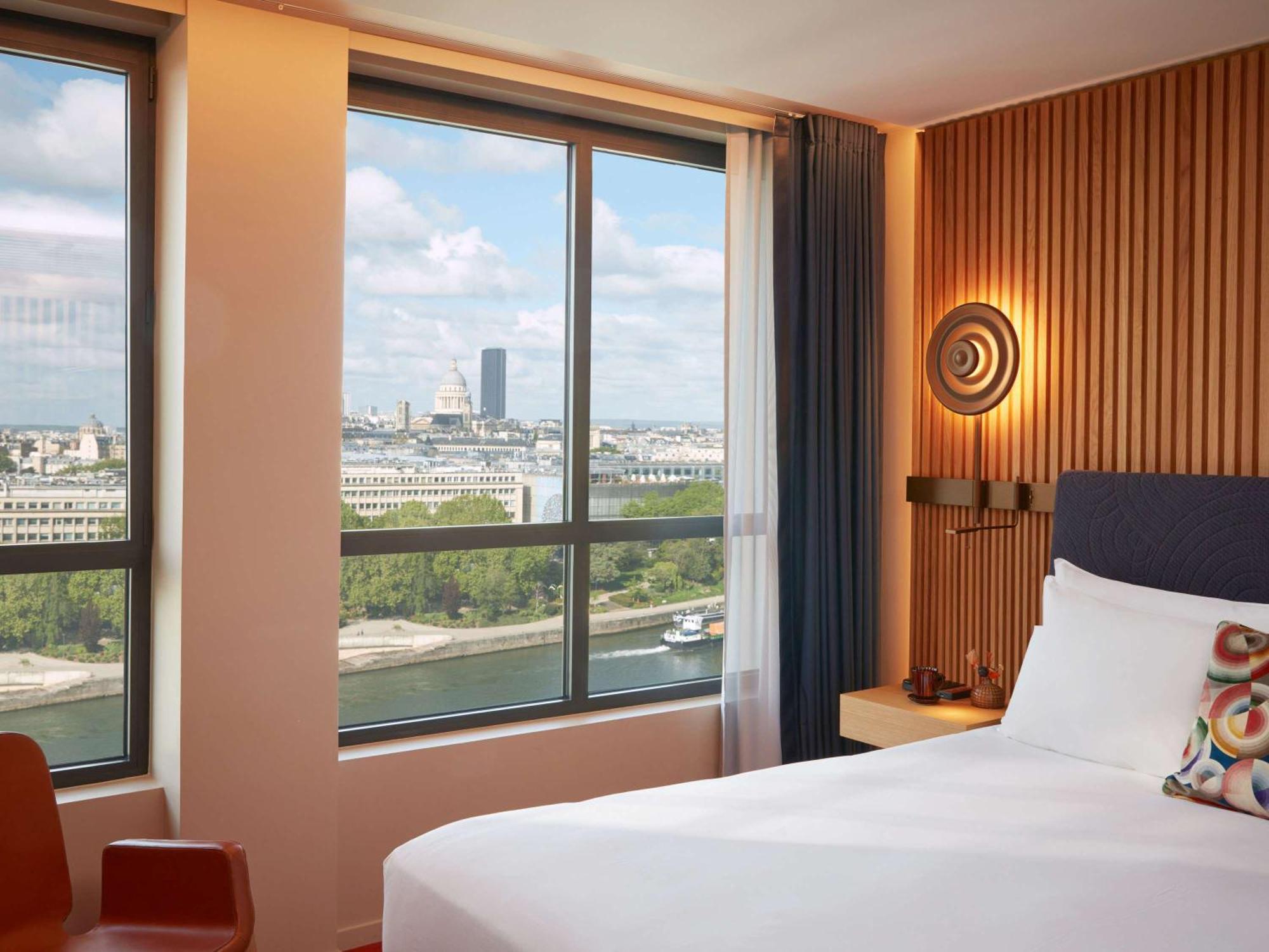 So/ Paris Hotel ภายนอก รูปภาพ A room at the hotel