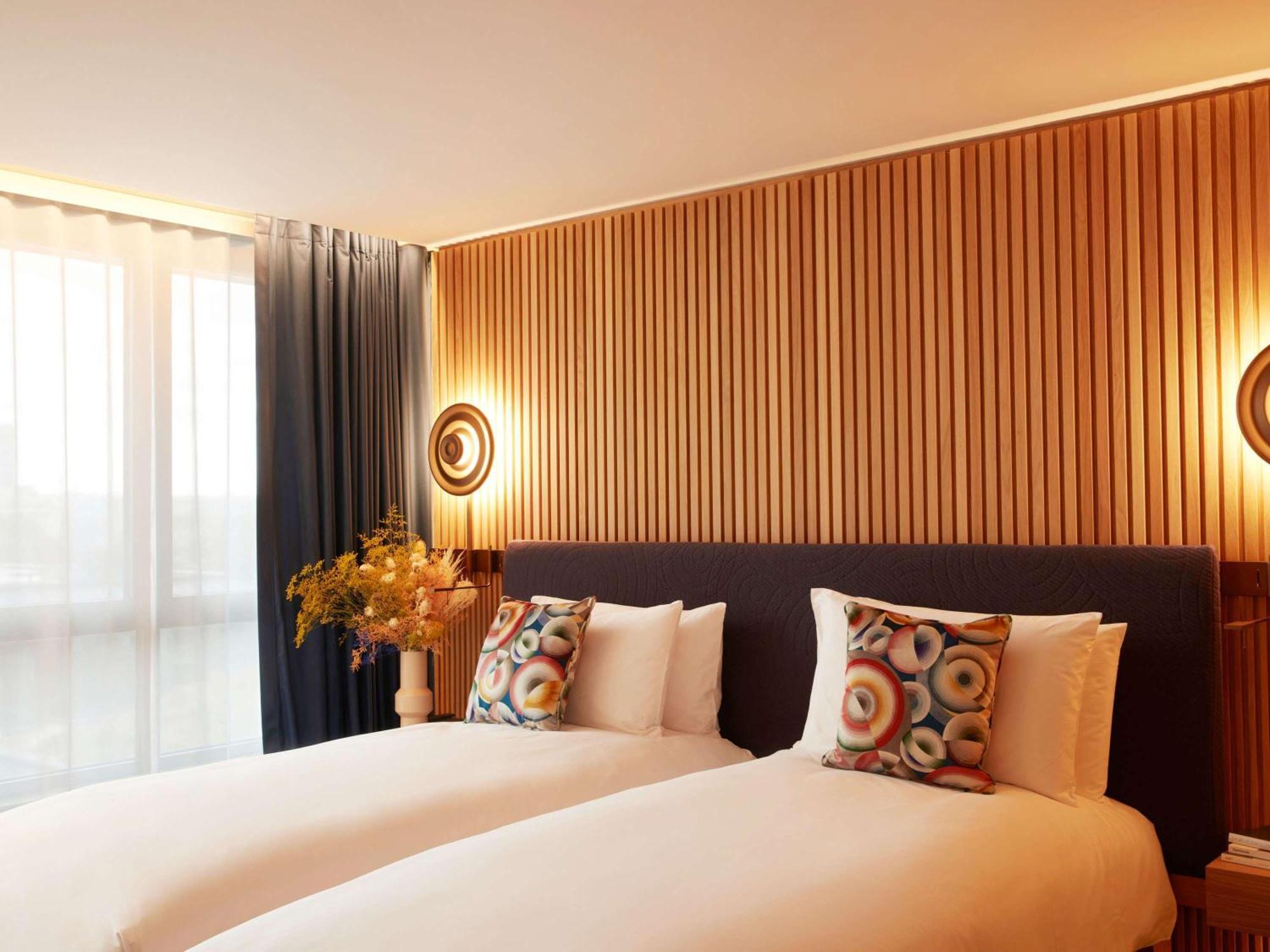 So/ Paris Hotel ภายนอก รูปภาพ A room at the hotel