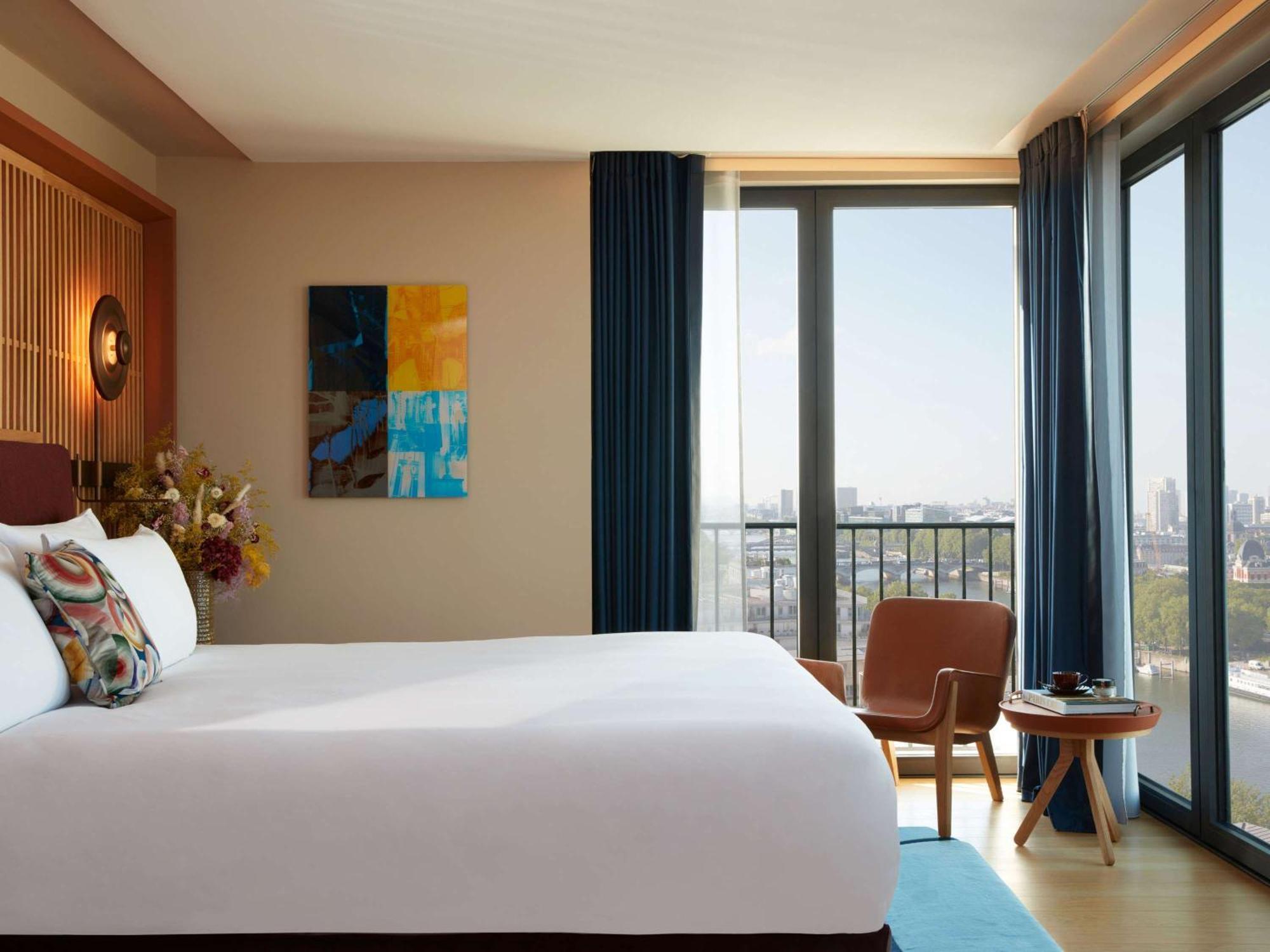 So/ Paris Hotel ภายนอก รูปภาพ A bedroom at the hotel