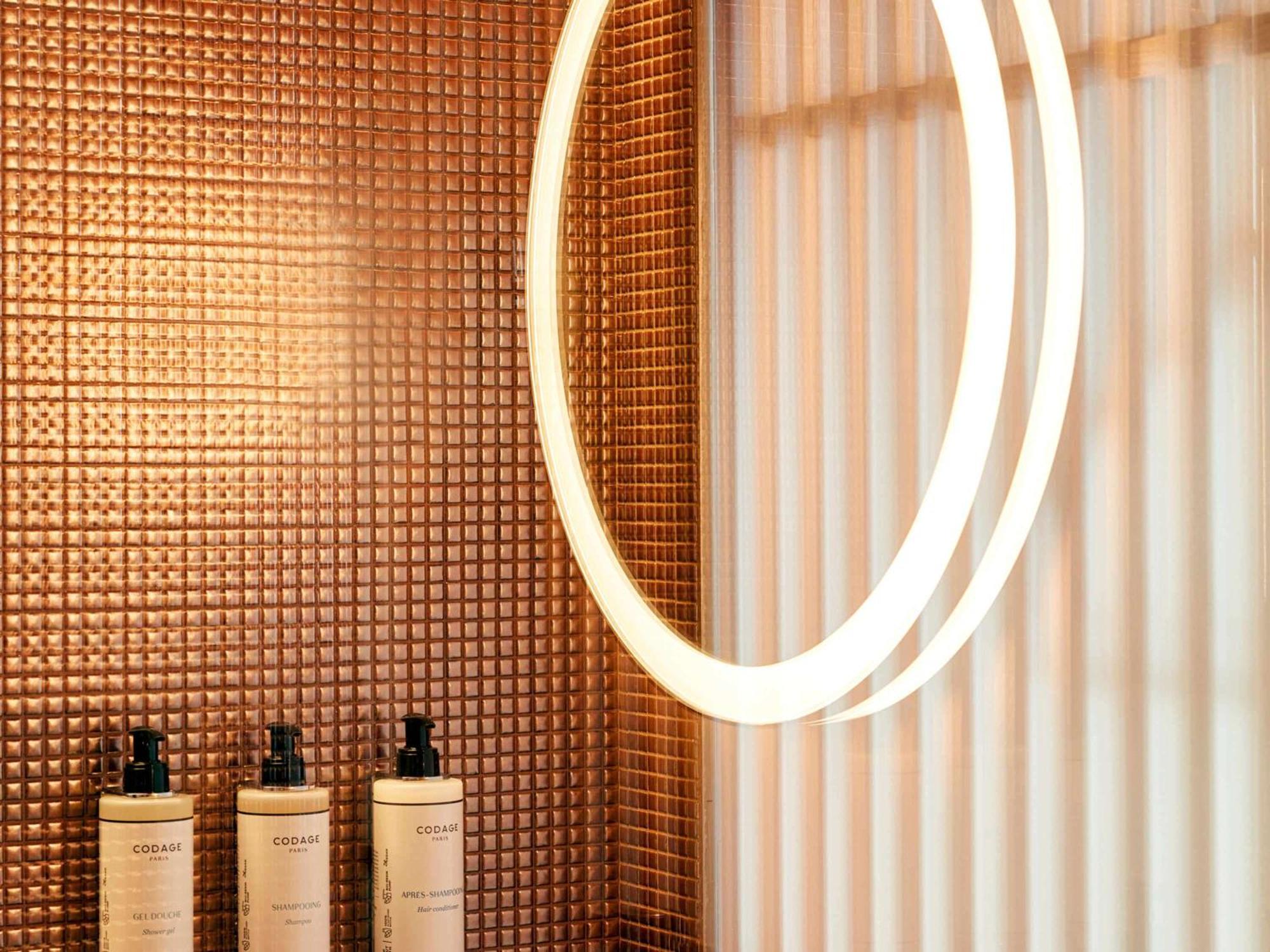 So/ Paris Hotel ภายนอก รูปภาพ Copper mosaic tiles