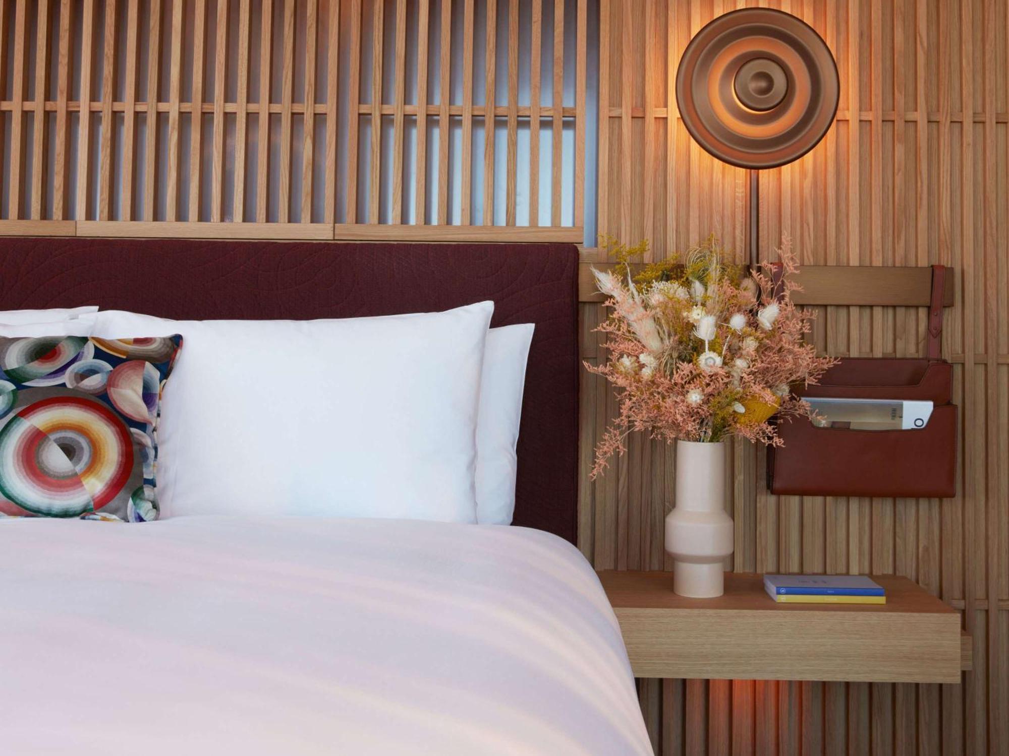 So/ Paris Hotel ภายนอก รูปภาพ A bedroom at the hotel